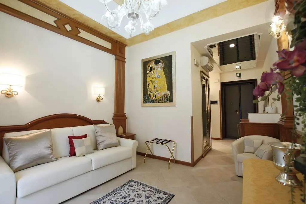 Rome Imperial Crown Apartman