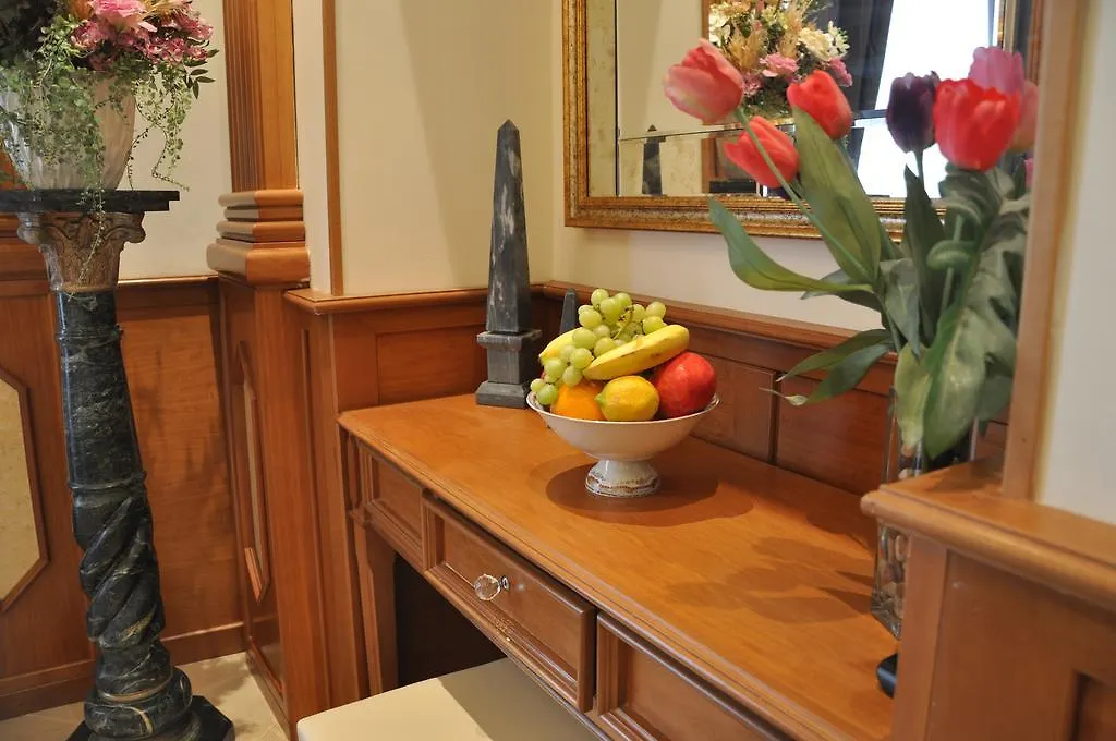 Rome Imperial Crown Apartman